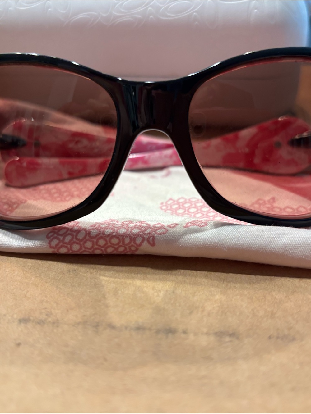 Oakley Dangerous Breast Cancer Awareness Sunglasses - Picture 6 of 8